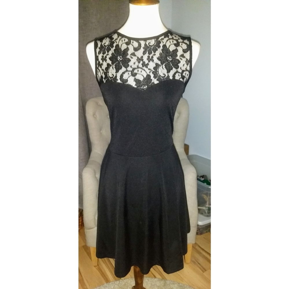 LBD - Black Sweetheart Neck Fit & Flair Dress w/Lace Detailed Chest - Large